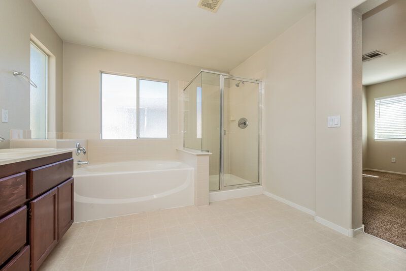 2,100/Mo, 1240 Maple Pines Ave North Las Vegas, NV 89081 Main Bathroom View 2