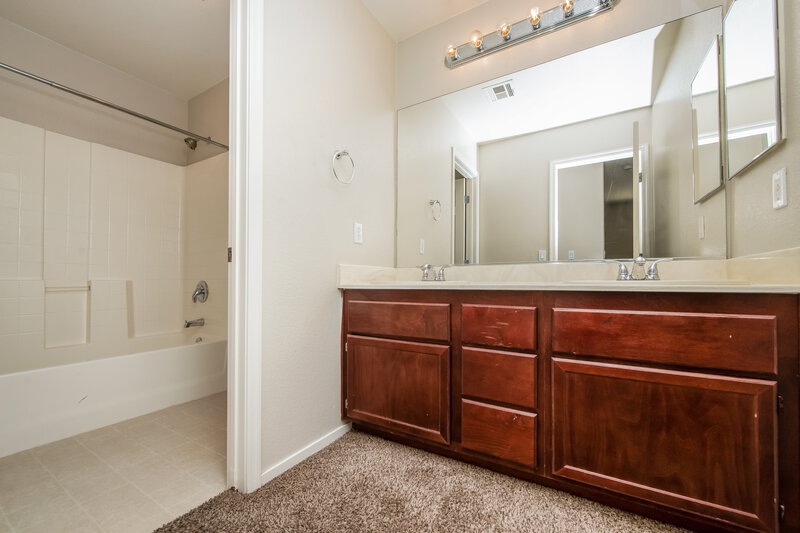2,100/Mo, 1240 Maple Pines Ave North Las Vegas, NV 89081 Bathroom View
