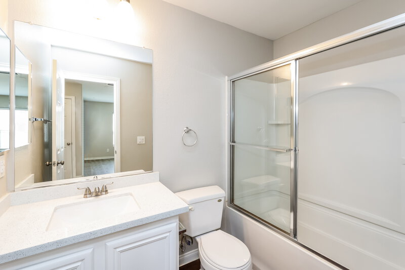 1,950/Mo, 5305 Jackson Valley Court Las Vegas, NV 89131 Bathroom View