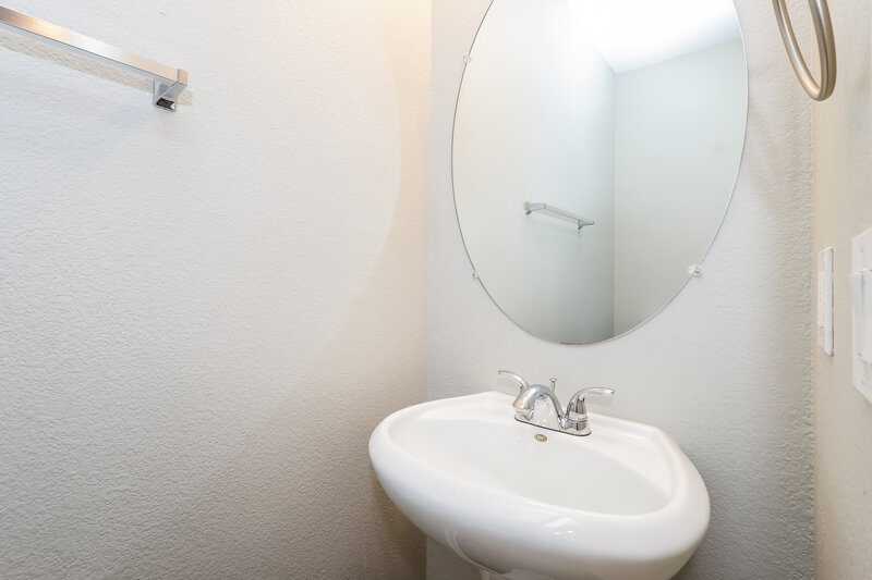 1,950/Mo, 5305 Jackson Valley Court Las Vegas, NV 89131 Bathroom View 2