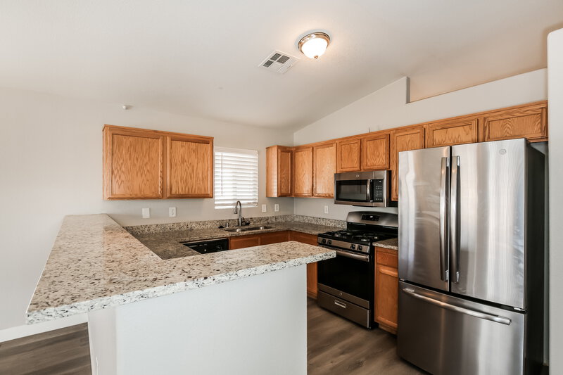 1,790/Mo, 5119 Keswick Road North Las Vegas, NV 89031 Kitchen View