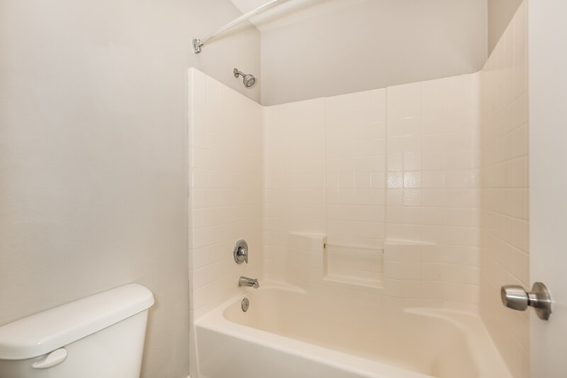 1,790/Mo, 5119 Keswick Road North Las Vegas, NV 89031 Bathroom View