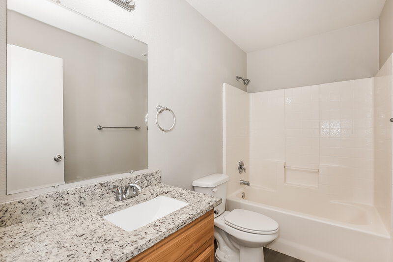 1,790/Mo, 5119 Keswick Road North Las Vegas, NV 89031 Bathroom View 2