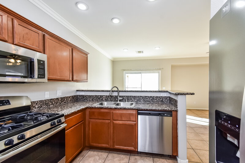 1,760/Mo, 6333 Blushing Willow Street North Las Vegas, NV 89081 Kitchen View 2