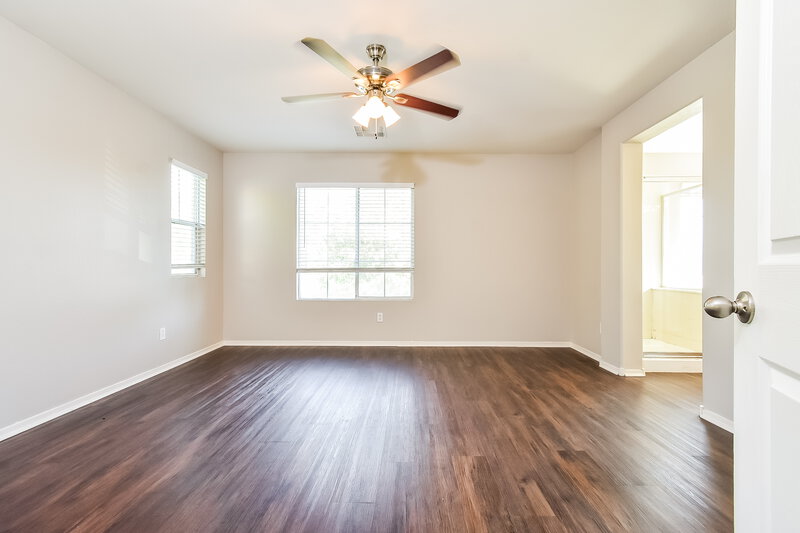 1,760/Mo, 6333 Blushing Willow Street North Las Vegas, NV 89081 Main Bedroom View