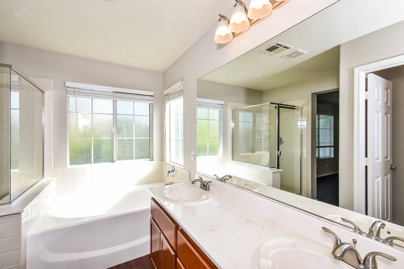 1,760/Mo, 6333 Blushing Willow Street North Las Vegas, NV 89081 Bathroom View