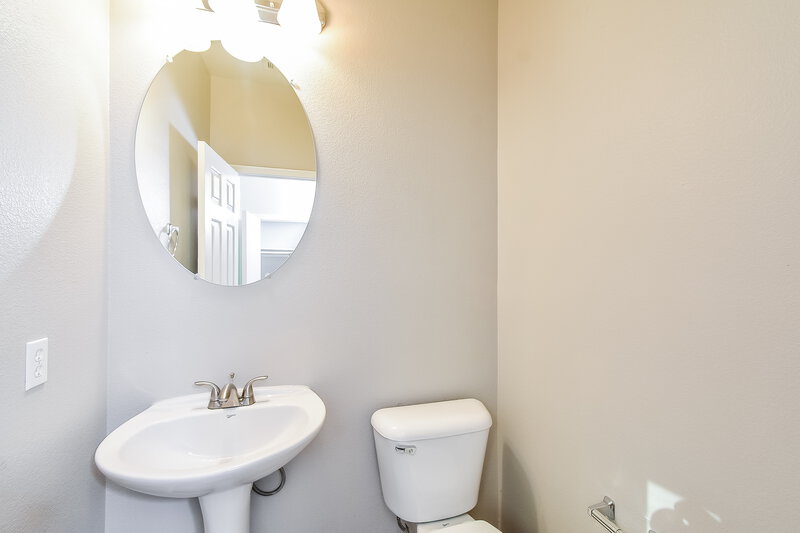 1,760/Mo, 6333 Blushing Willow Street North Las Vegas, NV 89081 Bathroom View 2