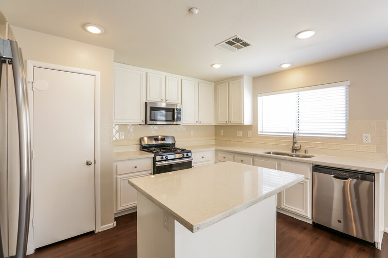 2,640/Mo, 7332 Camden Pine Ave Las Vegas, NV 89129 Kitchen View