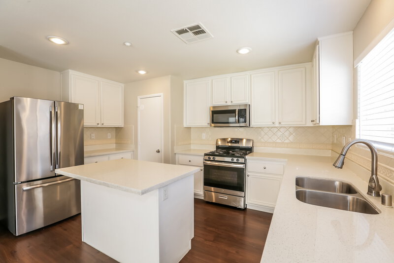2,640/Mo, 7332 Camden Pine Ave Las Vegas, NV 89129 Kitchen View 2