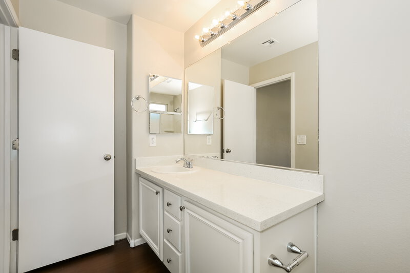 1,865/Mo, 7332 Camden Pine Ave Las Vegas, NV 89129 Main Bathroom View