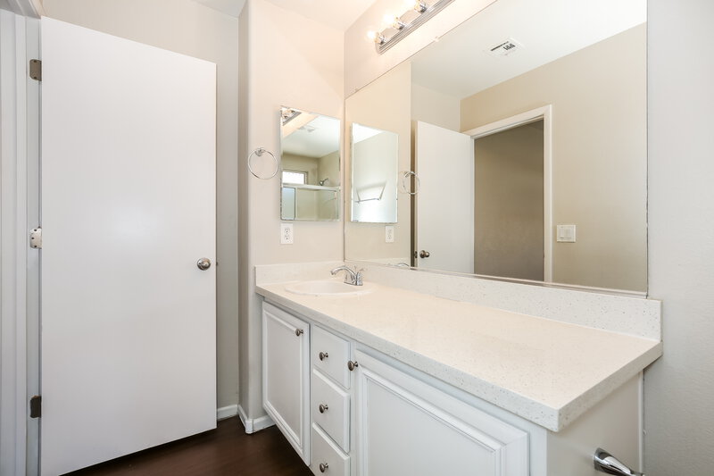 1,860/Mo, 7332 Camden Pine Ave Las Vegas, NV 89129 Bathroom View