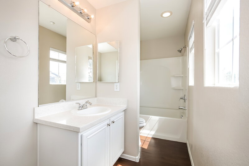 1,860/Mo, 7332 Camden Pine Ave Las Vegas, NV 89129 Bathroom View 3
