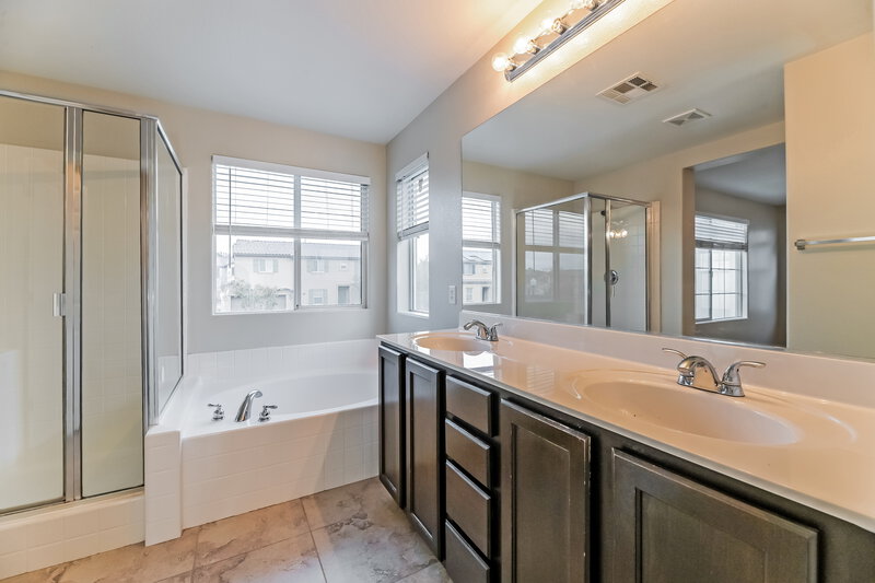 1,985/Mo, 5380 Brazelton St North Las Vegas, NV 89081 Main Bathroom View