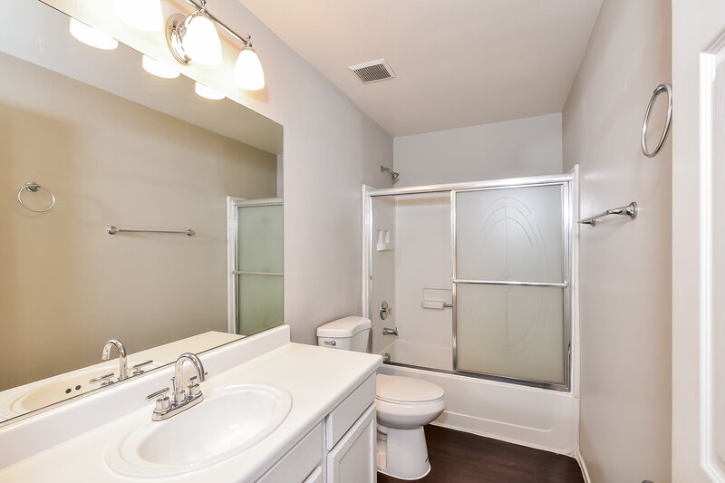 1,945/Mo, 9213 Millikan Ave Las Vegas, NV 89148 Bathroom View