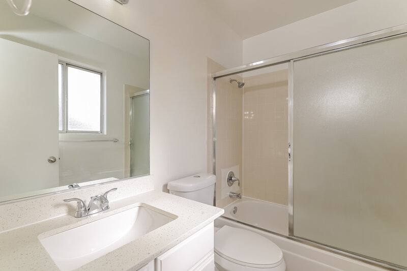 1,860/Mo, 397 Newbury Court Henderson, NV 89015 Main Bathroom View