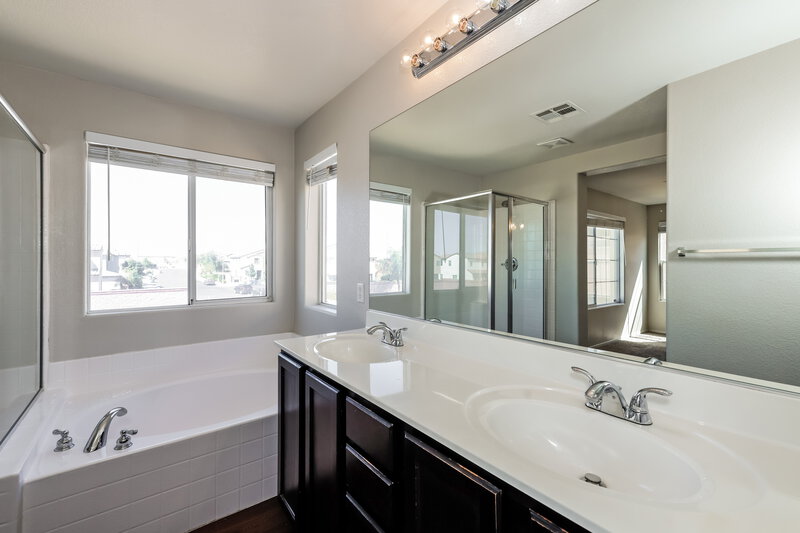 2,350/Mo, 5293 Brazelton Street North Las Vegas, NV 89081 Main Bathroom View