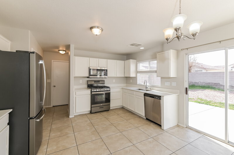 1,950/Mo, 5535 Black Sea Ct North Las Vegas, NV 89031 Kitchen View