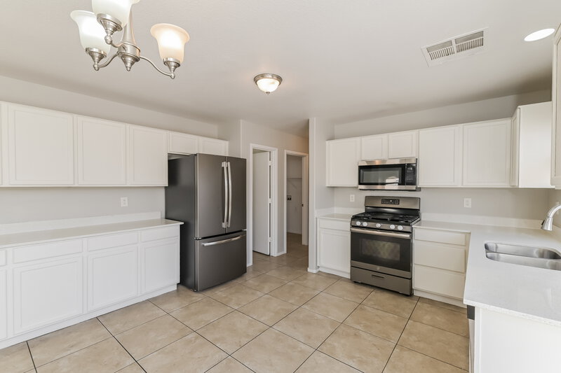 1,950/Mo, 5535 Black Sea Ct North Las Vegas, NV 89031 Kitchen View 2