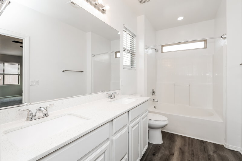 2,095/Mo, 697 Calamus Palm Place Henderson, NV 89011 Main Bathroom View