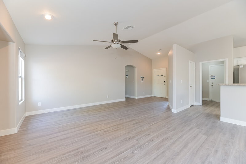 2,810/Mo, 118 Sugarbush Ln North Las Vegas, NV 89031 Living Room View