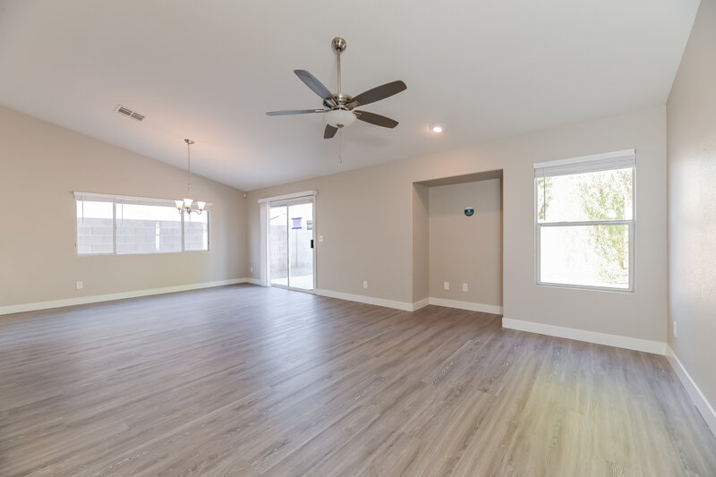 2,810/Mo, 118 Sugarbush Ln North Las Vegas, NV 89031 Living Room View 2