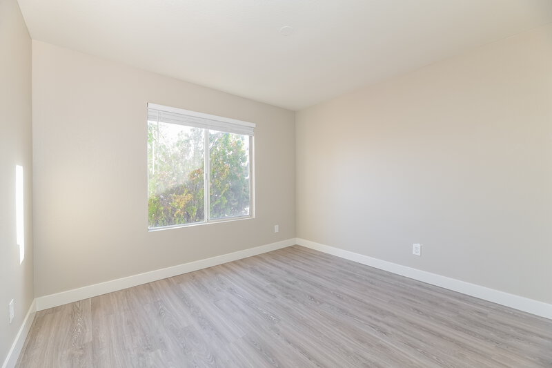 2,810/Mo, 118 Sugarbush Ln North Las Vegas, NV 89031 Bedroom View 2