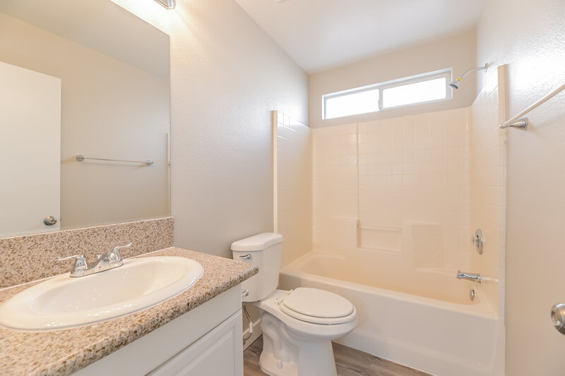 2,810/Mo, 118 Sugarbush Ln North Las Vegas, NV 89031 Bathroom View