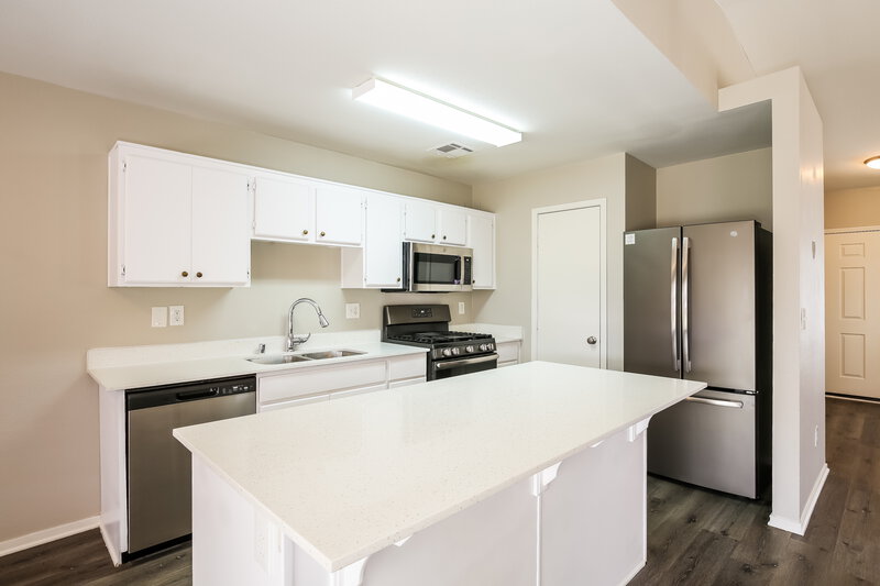 2,215/Mo, 3101 Honeysuckle Ave North Las Vegas, NV 89031 Kitchen View