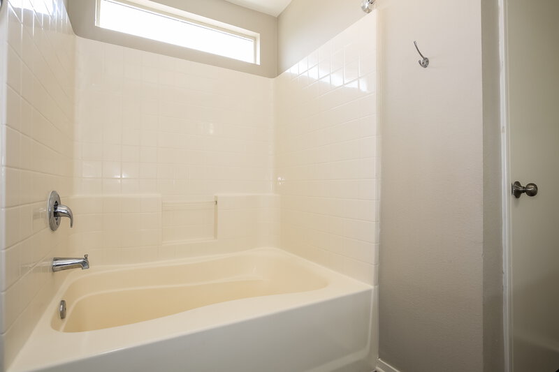 2,215/Mo, 3101 Honeysuckle Ave North Las Vegas, NV 89031 Bathroom View