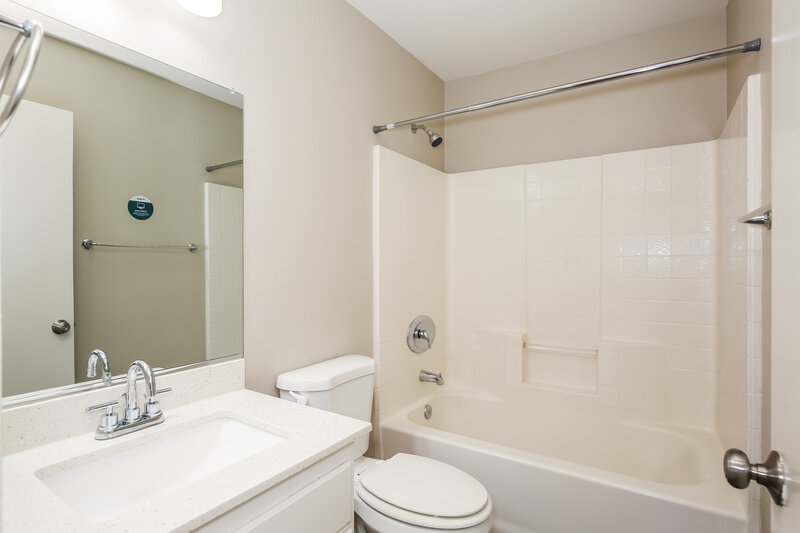2,215/Mo, 3101 Honeysuckle Ave North Las Vegas, NV 89031 Bathroom View 2