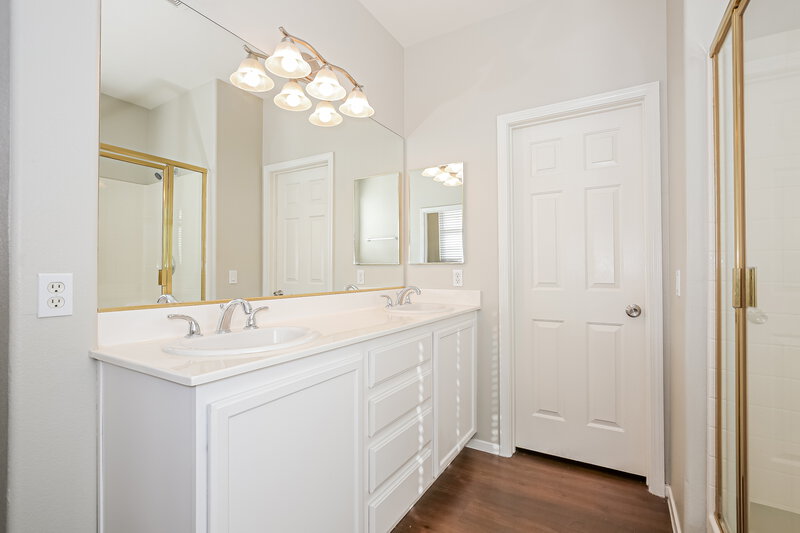 2,165/Mo, 5736 Adanon Street North Las Vegas, NV 89031 Main Bathroom View 2