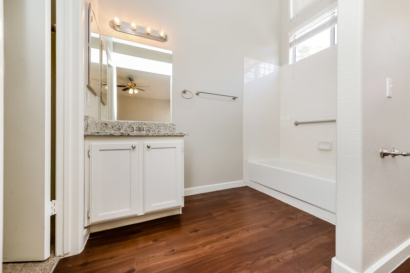 1,995/Mo, 1322 Fiesta Grande Court North Las Vegas, NV 89031 Main Bathroom View