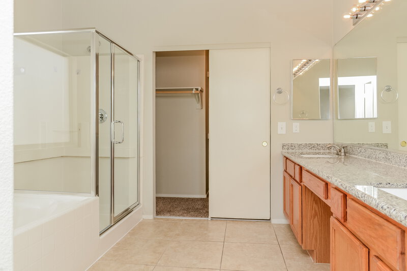 2,190/Mo, 2117 Port Antonio Court North Las Vegas, NV 89031 Main Bathroom View