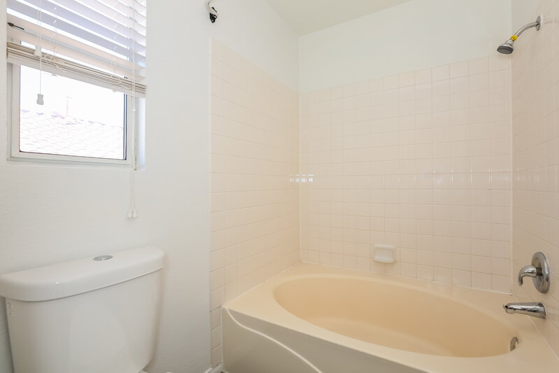 1,915/Mo, 1468 Little Spring Court Las Vegas, NV 89128 Main Bathroom View 2