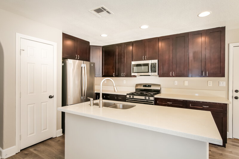 2,195/Mo, 5309 Las Cruces Heights Street North Las Vegas, NV 89081 Kitchen View