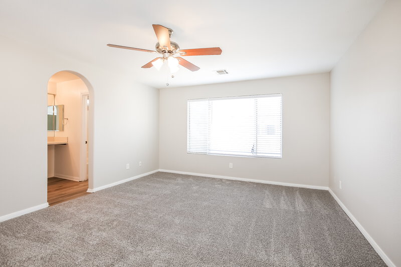 2,195/Mo, 5309 Las Cruces Heights Street North Las Vegas, NV 89081 Main Bedroom View
