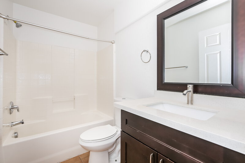 2,195/Mo, 5309 Las Cruces Heights Street North Las Vegas, NV 89081 Bathroom View