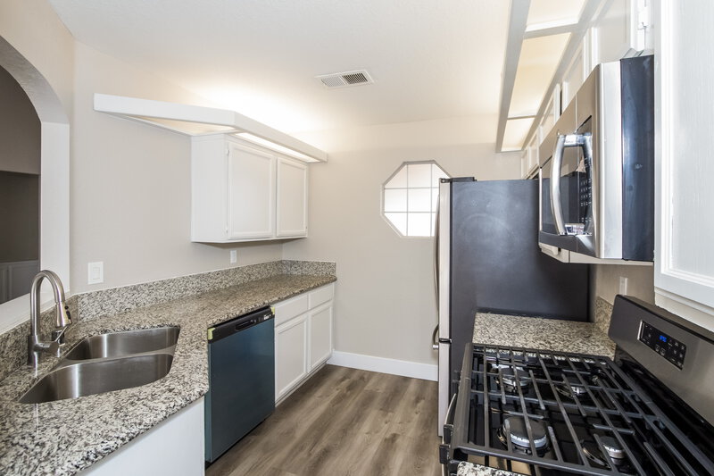 2,005/Mo, 1408 Harmony Hill Dr Henderson, NV 89014 Kitchen View