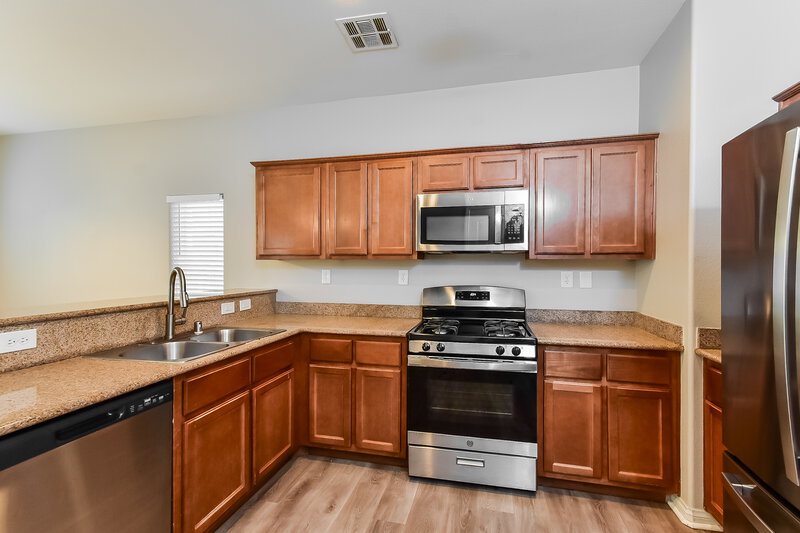1,895/Mo, 6226 Port Astoria Court Las Vegas, NV 89122 Kitchen View