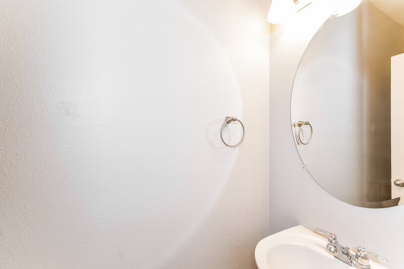 1,895/Mo, 6226 Port Astoria Court Las Vegas, NV 89122 Bathroom View 2