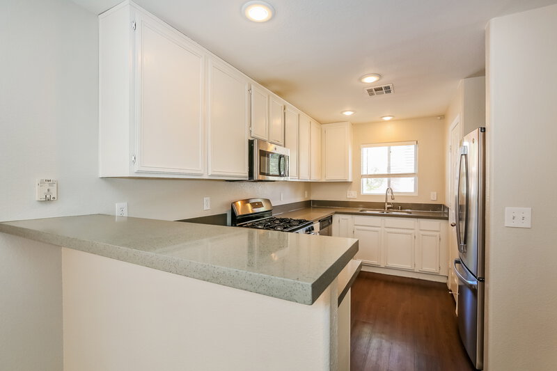 2,220/Mo, 3323 Fico Avenue Las Vegas, NV 89141 Kitchen View