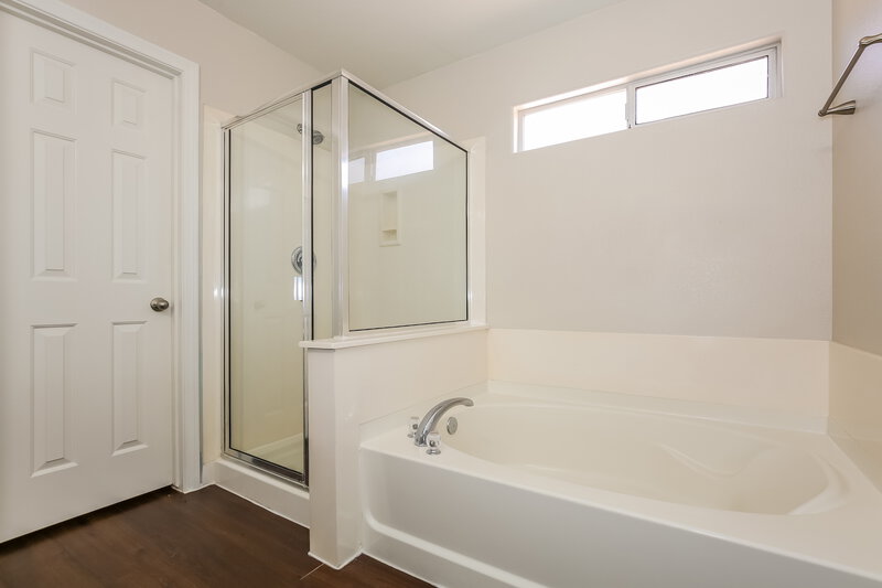 2,220/Mo, 3323 Fico Avenue Las Vegas, NV 89141 Main Bathroom View 2