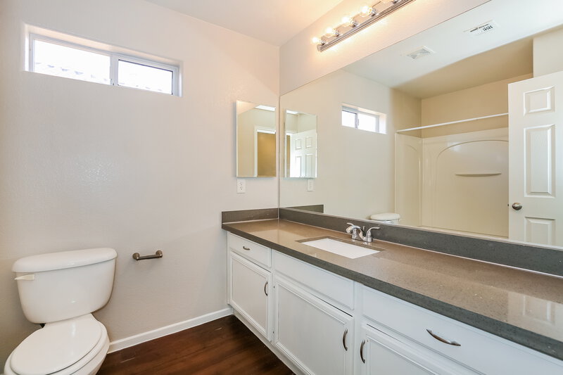 2,220/Mo, 3323 Fico Avenue Las Vegas, NV 89141 Bathroom View