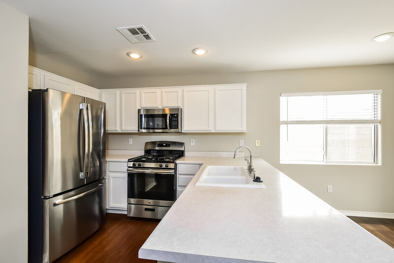 2,860/Mo, 10381 Adrianna Avenue Las Vegas, NV 89129 Kitchen View