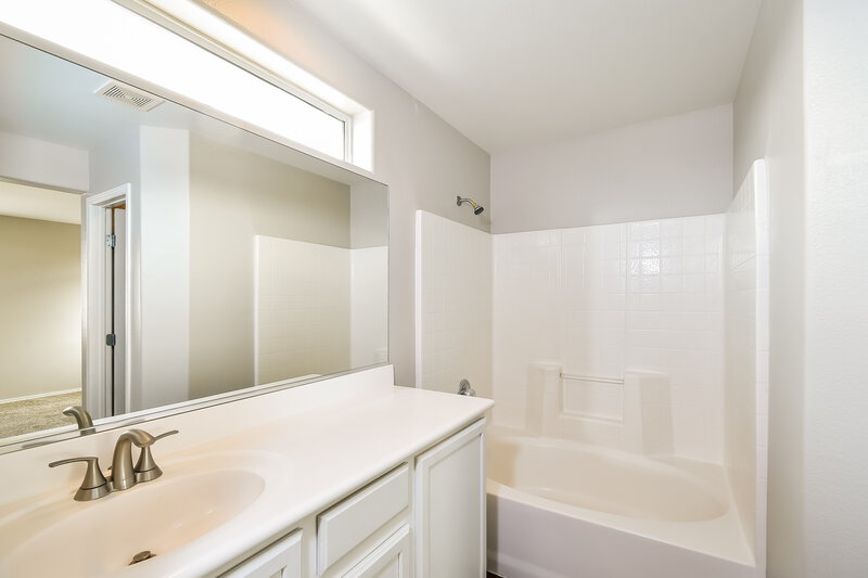 2,860/Mo, 10381 Adrianna Avenue Las Vegas, NV 89129 Main Bathroom View