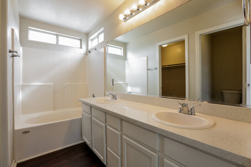 1,695/Mo, 2707 Positive Court North Las Vegas, NV 89031 Main Bathroom View