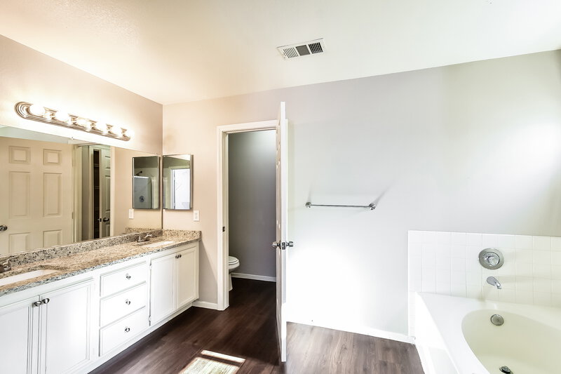 3,340/Mo, 2317 Jean Paul Avenue North Las Vegas, NV 89031 Main Bathroom View