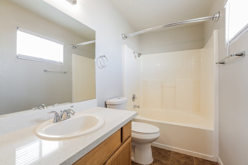 1,790/Mo, 7320 Young Doe Avenue Las Vegas, NV 89130 Main Bathroom View