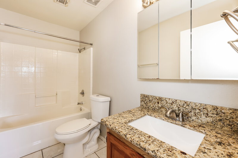 1,790/Mo, 681 Indian Row Court Henderson, NV 89011 Main Bathroom View