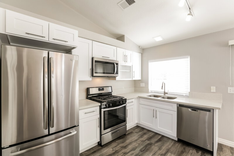 2,190/Mo, 5917 Hornbrook Ct Las Vegas, NV 89130 Kitchen View